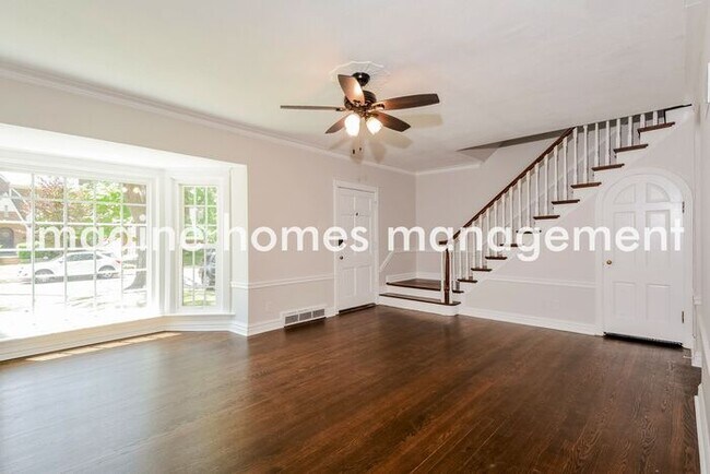 Building Photo - Lovely Updated Home in Shaftesbury Ave