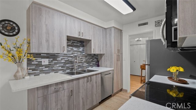 Foto del edificio - 528 N Jackson St