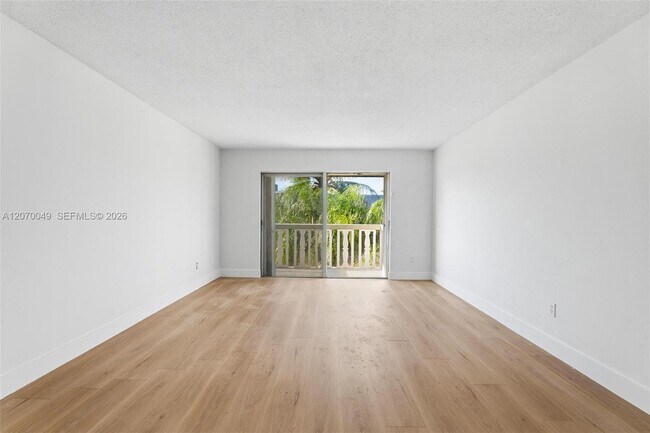 Foto del edificio - 15205 NE 6th Ave