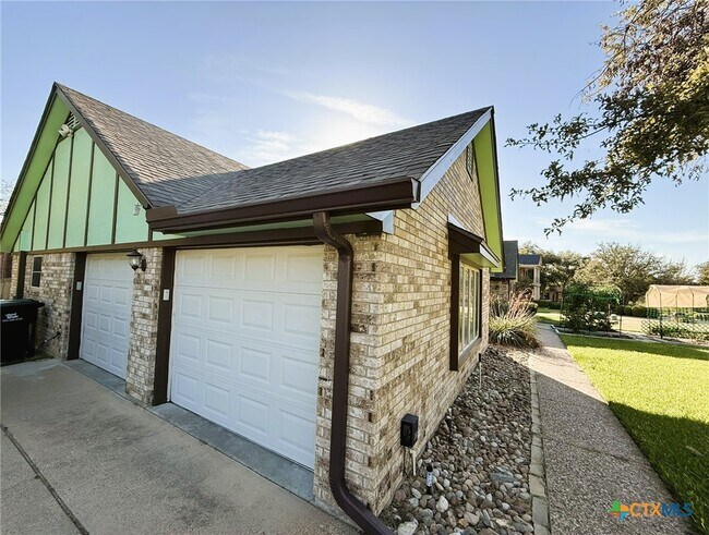 Foto del edificio - 3117 Kensington Ct