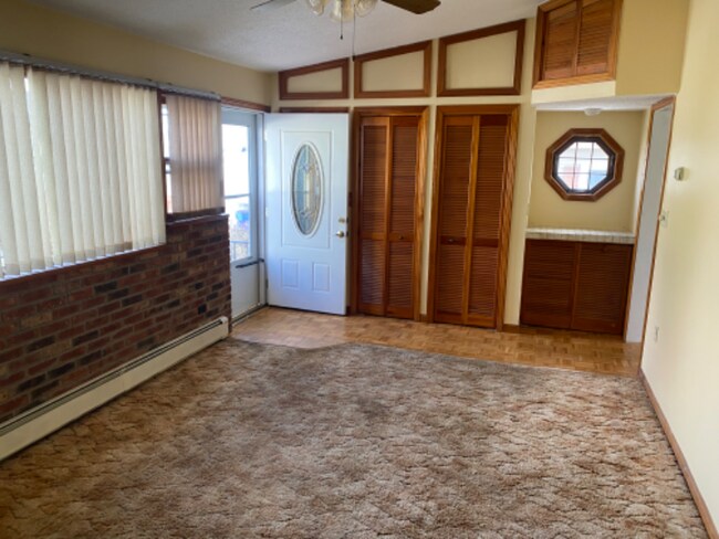 Building Photo - 18 Clearview Ave