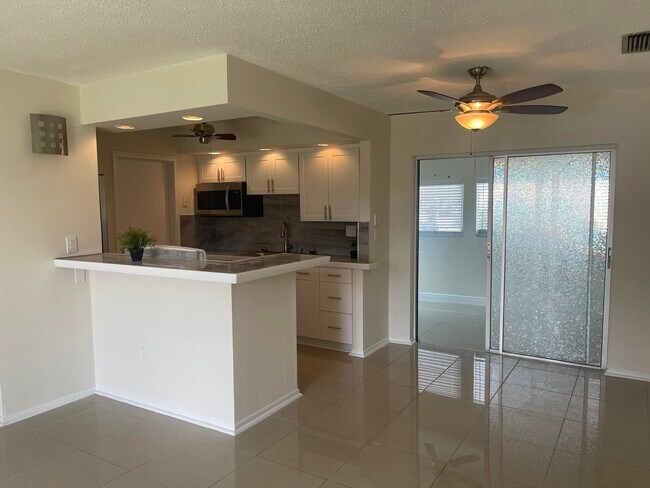 Foto del edificio - 8251 NW 24th St