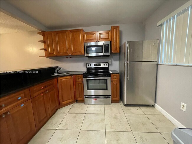 Foto del edificio - 16750 NE 10th Ave