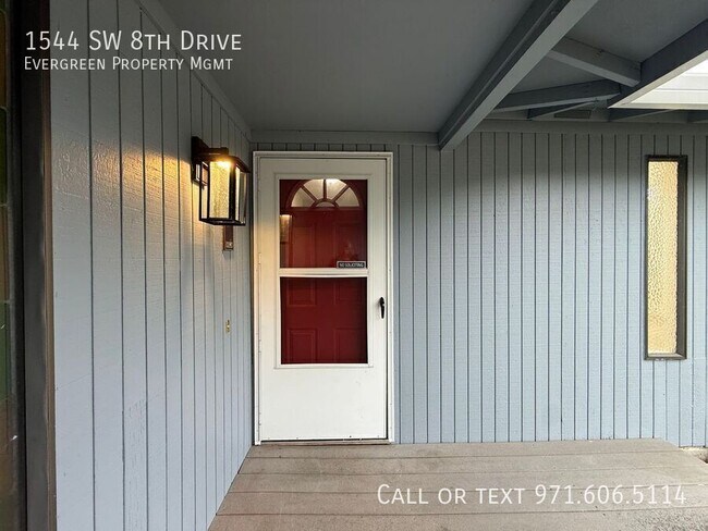 Foto del edificio - 1544 SW 8th Dr
