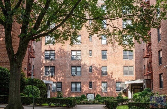 Building Photo - 2 Windsor Terrace