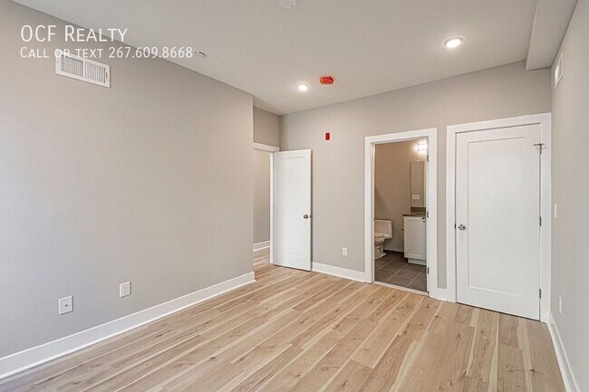 Building Photo - Three Bed West Philadelphia Apartment