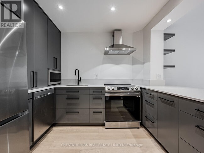 Building Photo - 607 Huron St