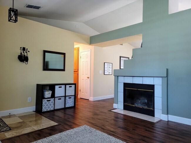 Building Photo - 5011 Mendocino Way