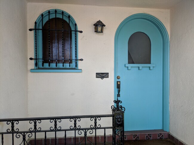 front porch - 523 S Murphy Ave