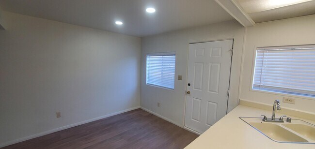 Building Photo - 40221-221 Harris Ln