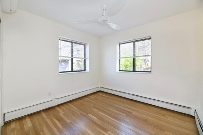 Foto del edificio - 43 Parker Hill Ave