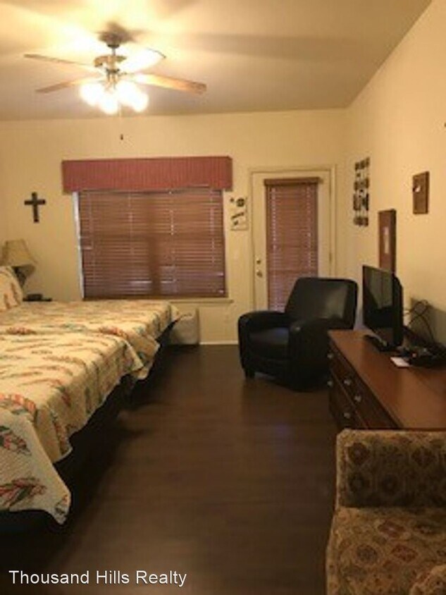 Primary Photo - 1 br, 1 bath House - 1001 Golf Drive #11