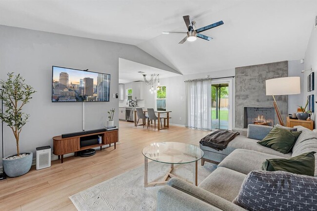 Foto del edificio - 5804 Brook Valley Dr