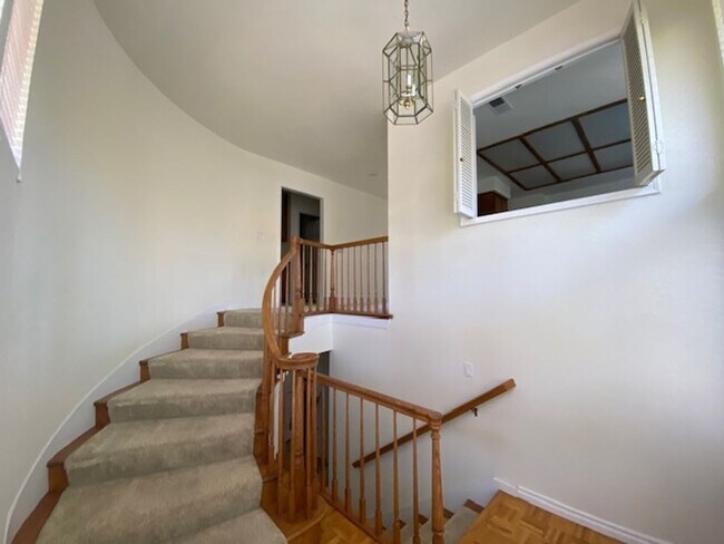 Foto del edificio - Glen Heights Condo