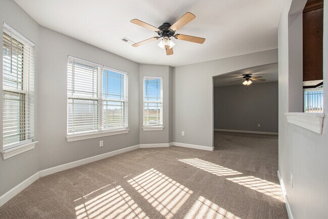 Foto del edificio - 16480 Blair St
