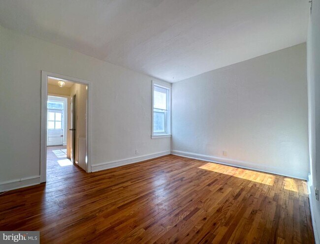 Building Photo - 336 Lombard St