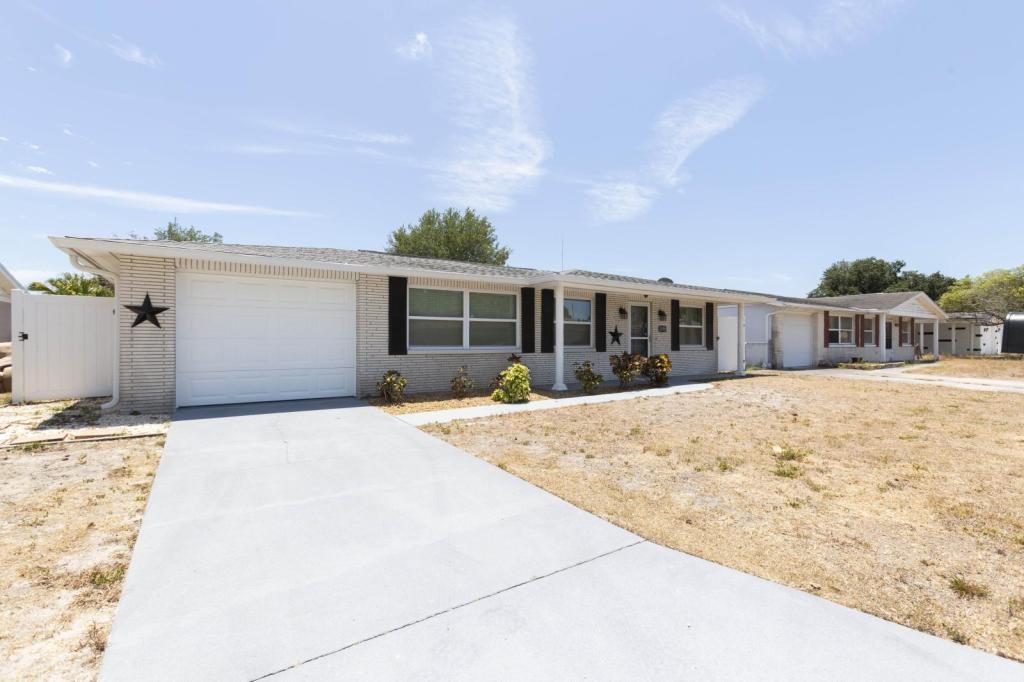Primary Photo - 3550 Truman Dr
