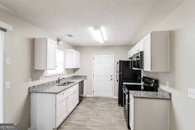 Foto del edificio - 6793 Creeks Edge Ct