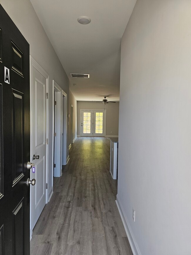 Hallway @ Entrance - 1227A University Ln