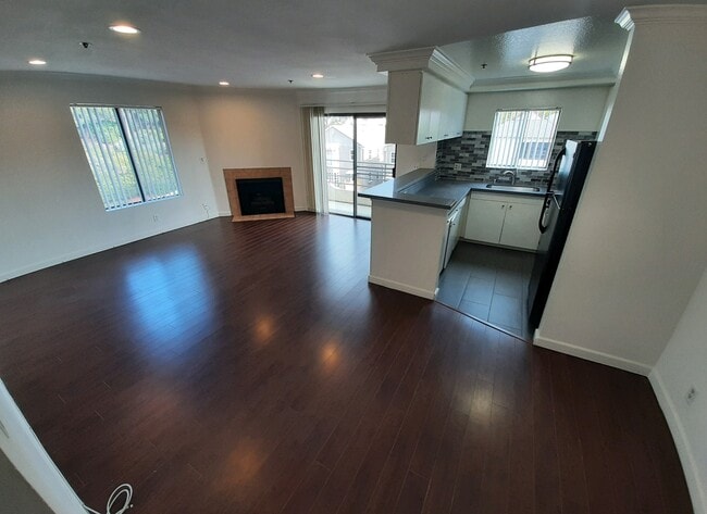 Building Photo - 403 Landfair Ave