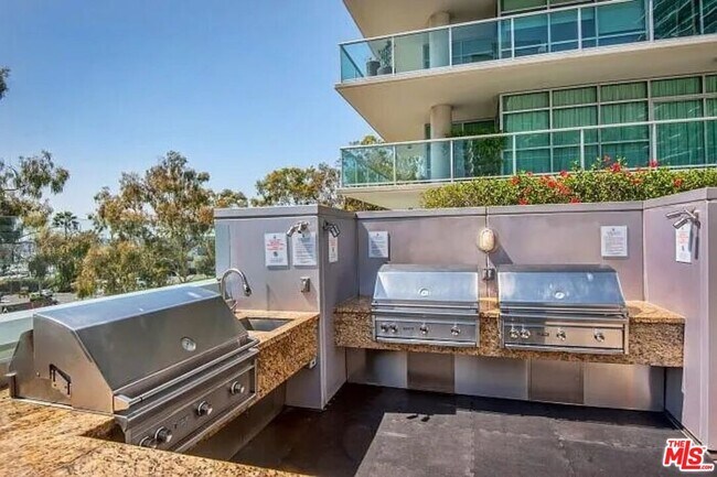 Foto del edificio - 13700 Marina Pointe Dr
