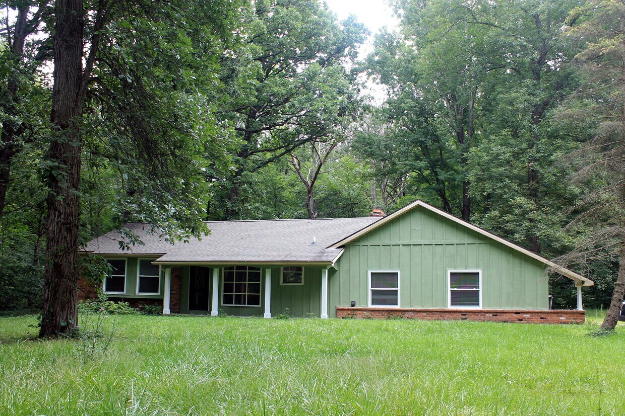 103 S Hughes Rd, Howell, MI 48843 House for Rent in Howell, MI