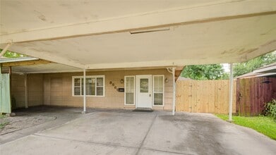 Building Photo - 8565 Ridgepoint Dr