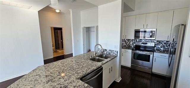 Building Photo - 3225 Turtle Creek Blvd