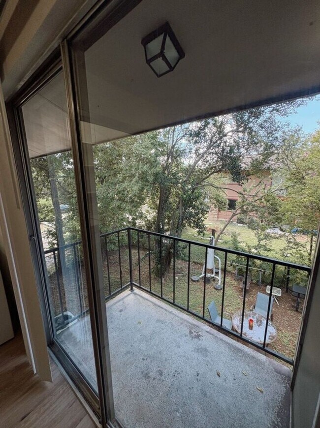 Foto del edificio - 204 W Mockingbird Ln