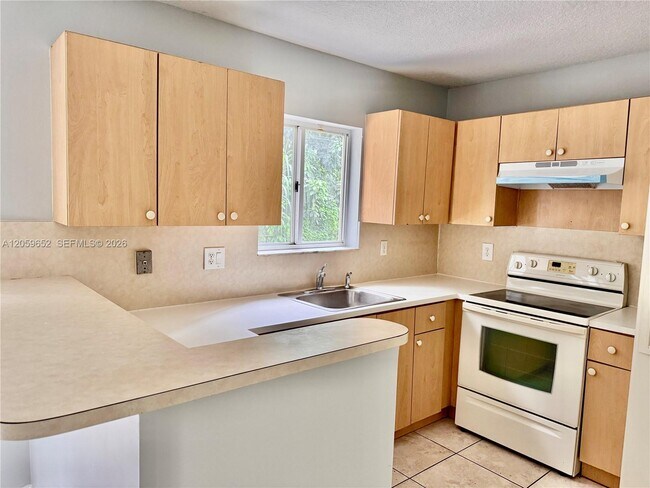 Building Photo - 1250 SE 31st Ct