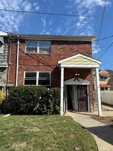 Building Photo - 135-33 Cheney St