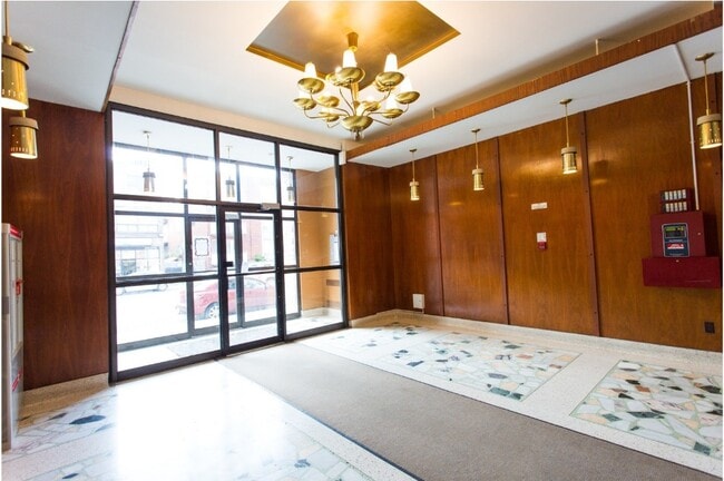 6920 Fielding Lobby - 6920-6940 Fielding Avenue