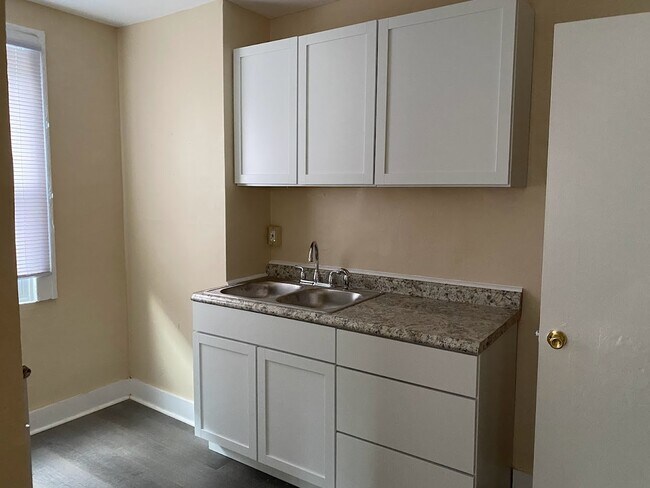 Foto del edificio - 7356 Park Dr