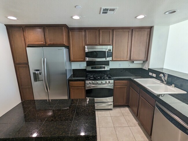 Foto del edificio - 952 Tarragon Ln