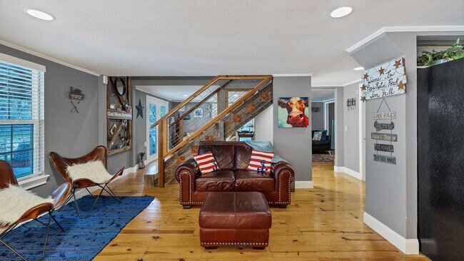 Foto del edificio - 316 Jacobs Creek Park Rd