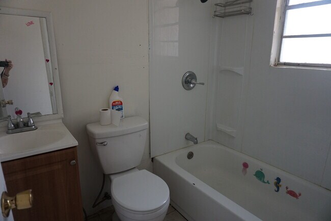 Foto del edificio - 1001 W Beverly Loop