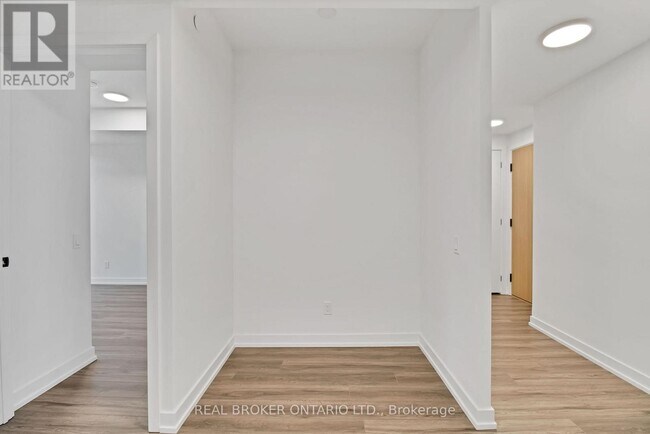 Building Photo - 35 Parliament St