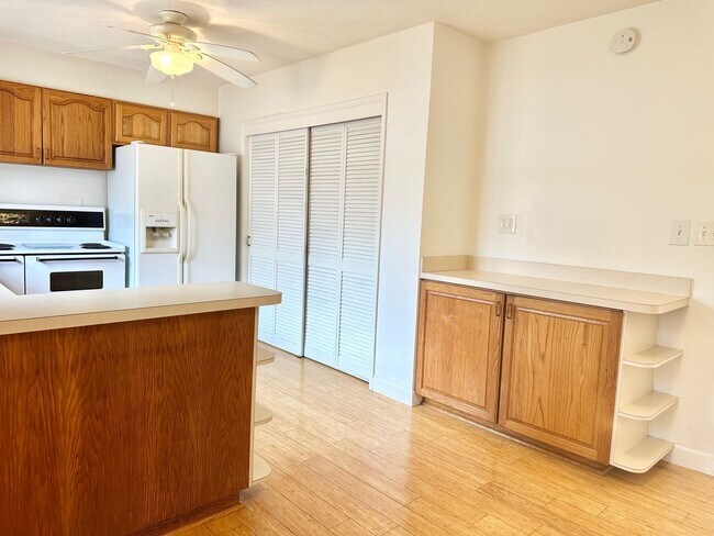 Building Photo - Beach Home Available Now in Redington Beach!
