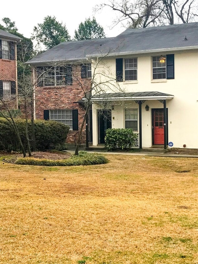 Primary Photo - Summerville Townhome with Fully Equipped K...