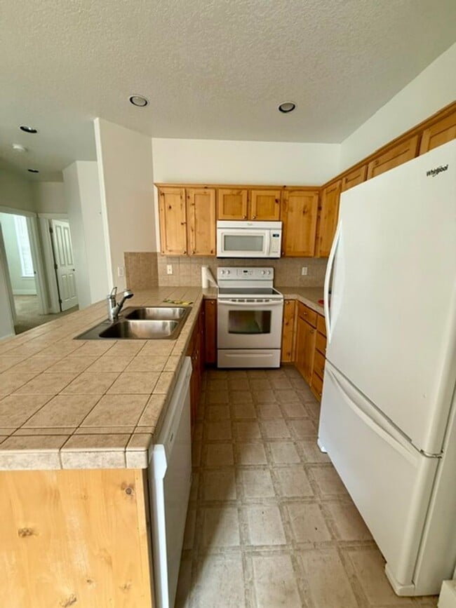 Foto del edificio - Charming 3-Bedroom Home in Peaceful 55+ Community!