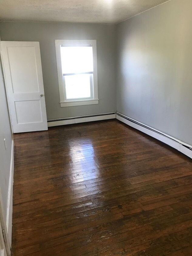 Building Photo - 117 Ash Street - 3L