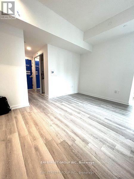 Building Photo - 238 Simcoe St