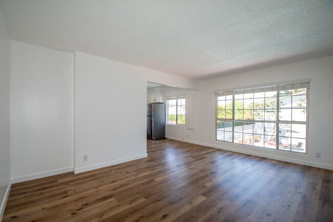 Foto del edificio - 5230 Vesper Ave