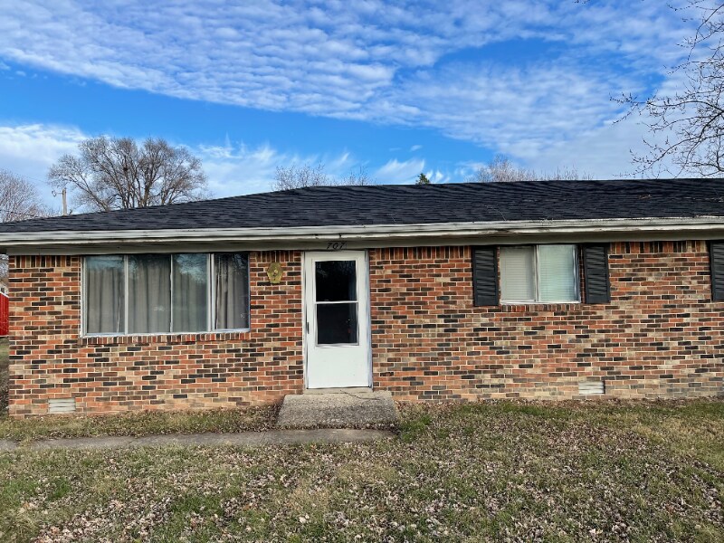 Foto principal - 707 S Illinois St