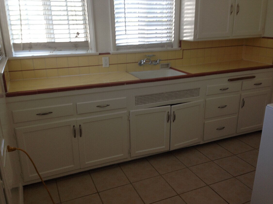 Kiitchen - 2445 Arizona Ave