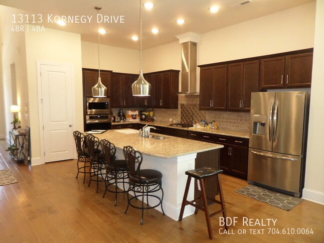 Building Photo - 13113 Kornegy Dr