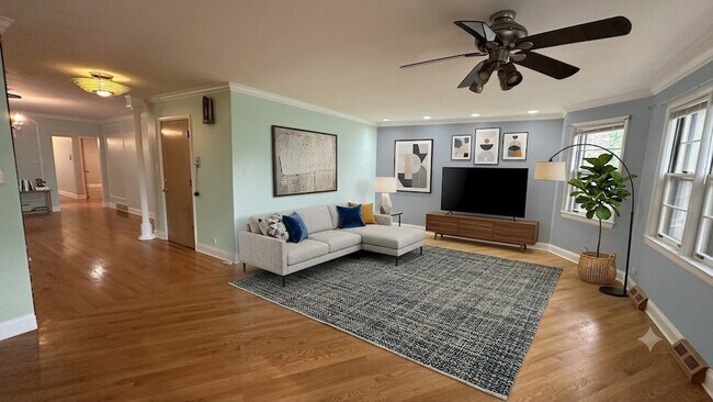 Foto del edificio - 5717 N St Louis Ave