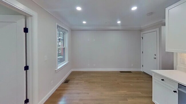 Building Photo - 12 Lopez Ave