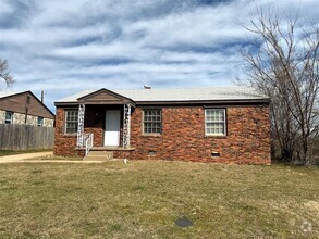 Building Photo - 717 NE 34th Terrace