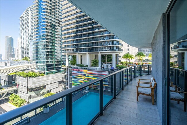 Foto del edificio - 45 SW 9th St